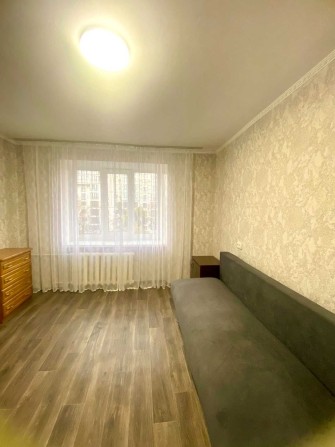 Стильна кімната з ремонтом в р-ні 12 школи - фото 1