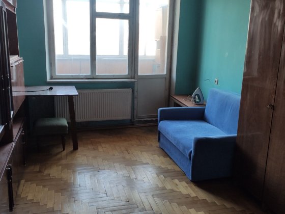 Кімната в двох кімнатній квартирі  біля універсаму