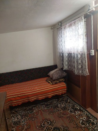 Сдам комнату в частном доме.Коммун.усл.уже в цене. - фото 1