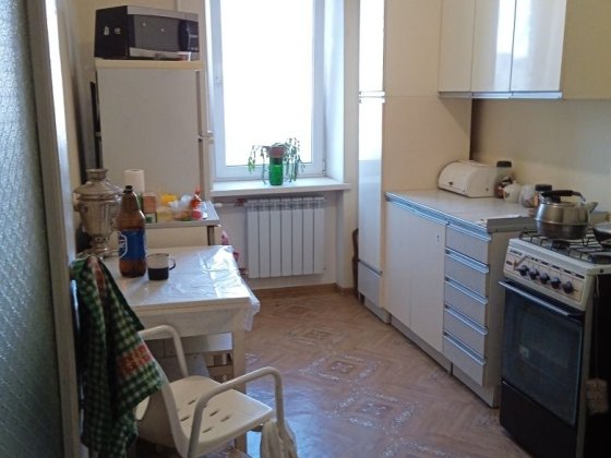 Комната с балконом в центре от хозяина  во второй комнате мужчина Николаев