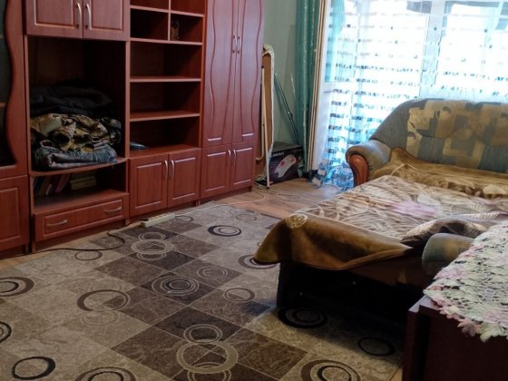 Здається кімната для одного хлопця і для сімейної пари Львов