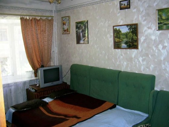 Сдам изолированную комнату в 2х к. квартире элитного тихого центра.