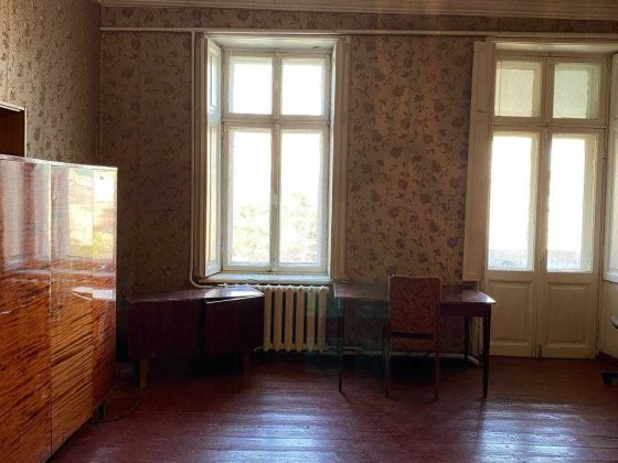 Сдам просторную комнату с балконом в р-не ул.Канатной. Свободная !