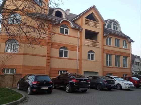 Продам або здам в оренду будинок в центрі міста 650 кв м