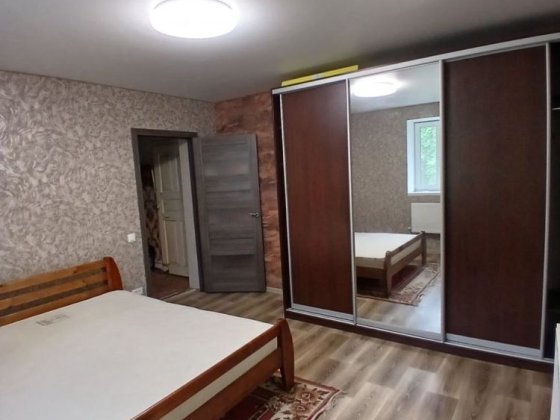 Вільний будинок, 6 школа Умань