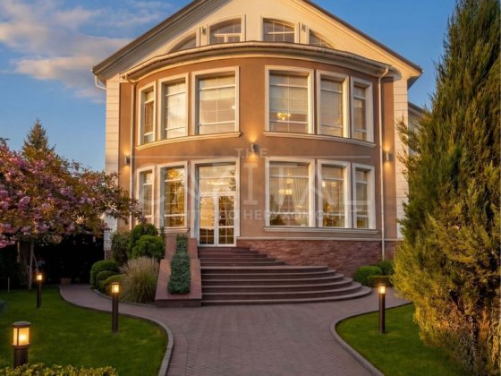 Оренда автономного будинку в закрытому КГ: 420м², 6 спалень, генератор, укриття, та вихід до ВОДИ. Козин