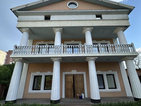 Оренда будинку в Києві | 618 м² | для проживання або бізнесу