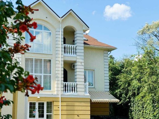 Оренда будинку 600 м кв  без % Солом'янський р-н, Каменярів 42-б Київ