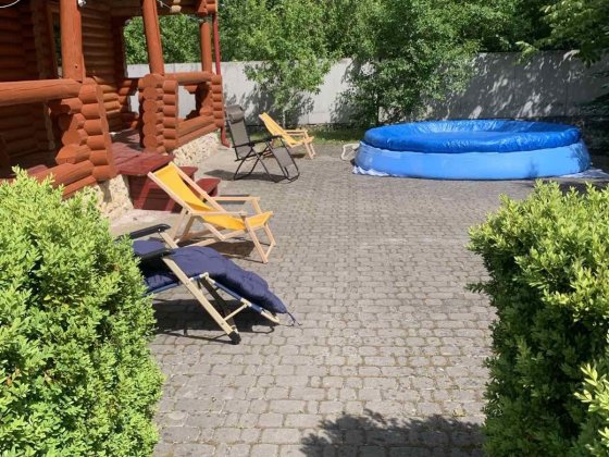 Оренда будинку з басейном біля річки Луцк