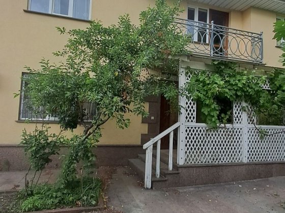 Здам 2 поверховий будинок 5 кімнат метро " Вокзальна" Киев