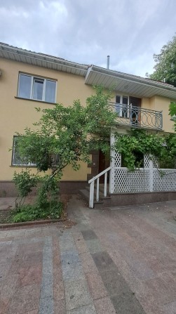 Здам 2 поверховий будинок 5 кімнат метро " Вокзальна" - фото 1