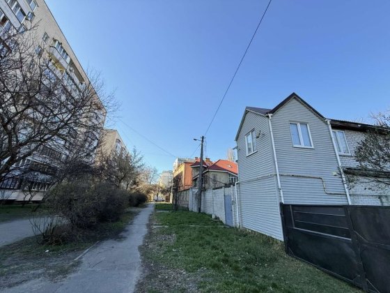 м.Вирлиця-5хв пішки,350м2,6сот під житло бізнес клініку школу дитсад