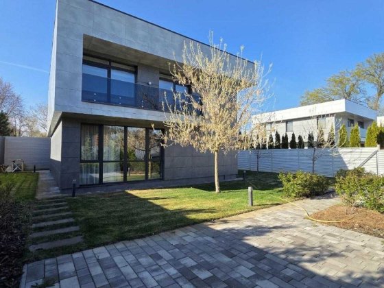 Аренда ДИЗАЙНЕРСКОГО дома  в коттеджном городке где есть большой бассейн