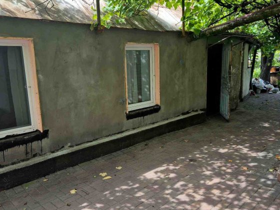 СДАМ 2к  дом ( Флигель)   ОБЩИЙ ДВОР  ул. Араратская (Образцова, Клочко)  11000 грн. С КОМУНАЛЬНЫМИ Днепр