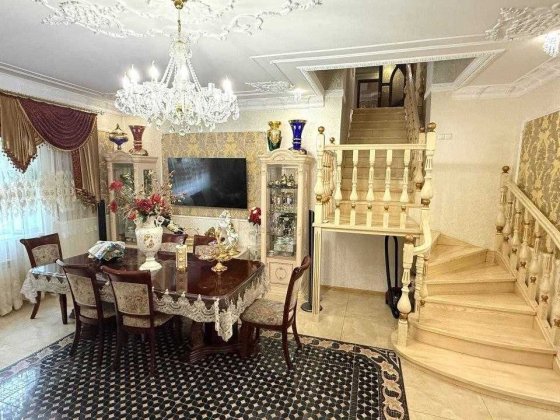 Оренда. Шикарний будинок з доглянутою ділянкою. 5 кімнат, 150 квадратів. Затишний район