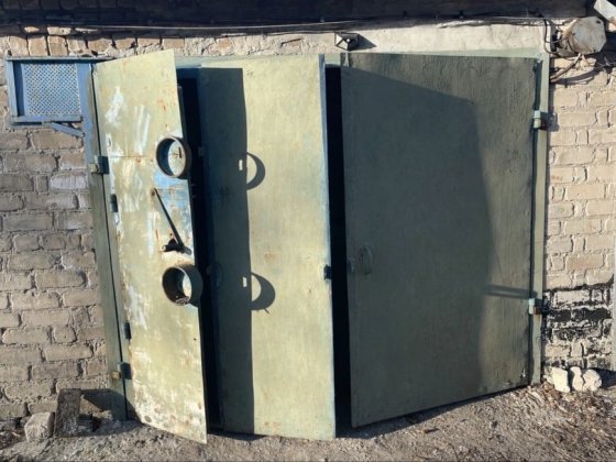 Продам гараж ГСК- 1, перший ряд , терміновий продаж! Лозова
