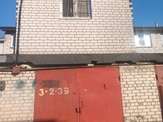 Продаж, гараж 3 рівні 9м на 5 мет висота 2500мм2750мм  капітальний , ,ГК.ВОЕНАВТО вул ПУХІВСЬКА 2. Киев