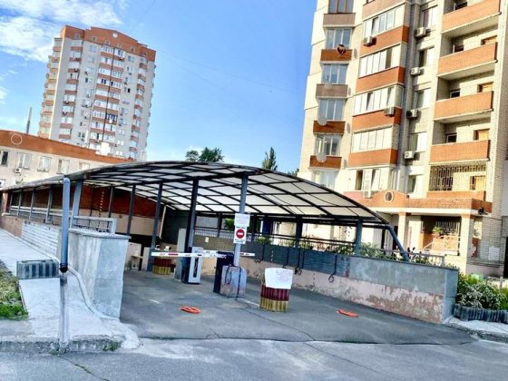 Паркомісце на Бульварі Верховної Ради Киев