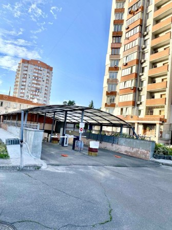 Паркомісце на Бульварі Верховної Ради - фото 1