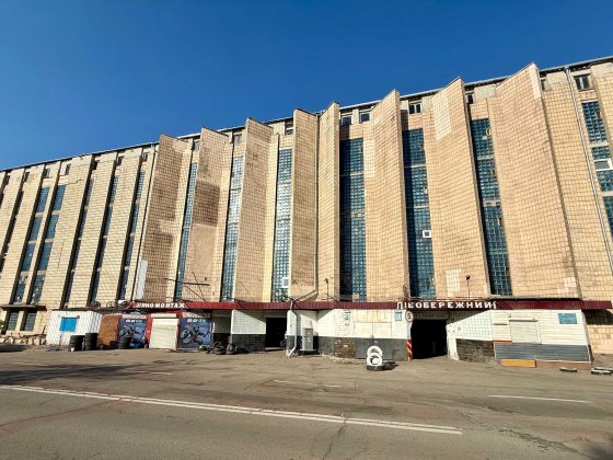 Продаж гаража з підвалом (ямою) на 1-му поверсі в закритому паркінгу у ГБК "Лівобережний-1" по вул.  Киев