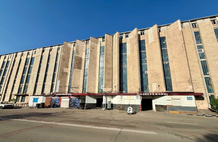 Продаж гаража з підвалом (ямою) на 1-му поверсі в закритому паркінгу у ГБК "Лівобережний-1" по вул.  - фото 1