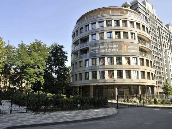 Продам  два паркомісця в підземному паркінгу  ЖК Новопечерські липки Киев
