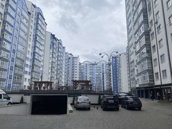 Паркомісце (Містечко центральне) Вул. ВИСОЧАНА  18 Івано-Франківськ