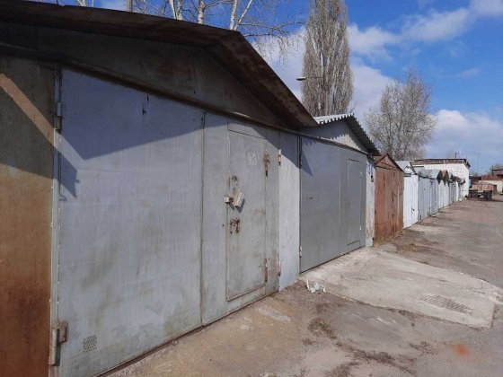 Продаю цегляний монолітно-бетонний гараж, вул.Озерна, ГК Деснянський Киев
