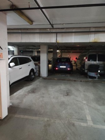 Продам паркомісце вул. Мишуги 8а - фото 1