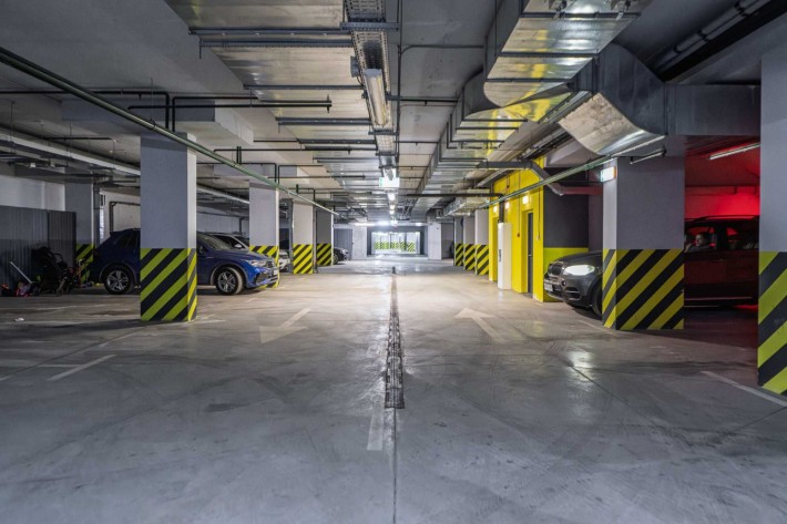 Без комісії! Продаж паркінгу ЖК Славутич. 15 кв.м. вул.Зарічна, 4 корпус 1 - фото 1