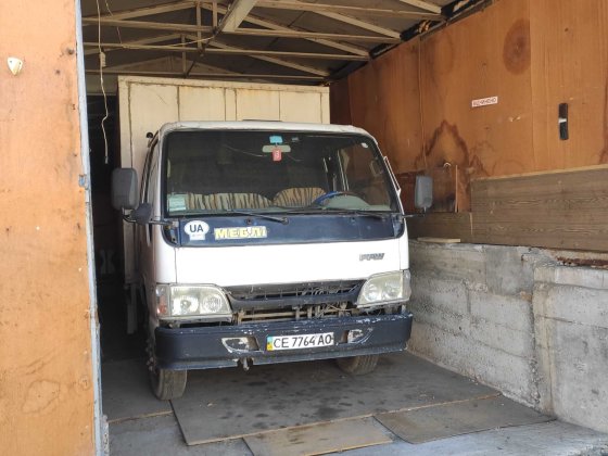продаж  великого гаража для грузового авто, великого буса. 12 кооп. Чернівці