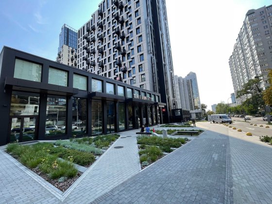 Triiinity Анрі Барбюса 39/2, продам 2 паркомісця Киев