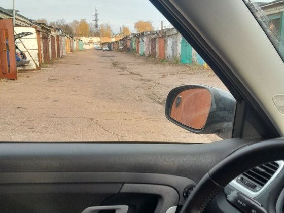 Гараж  Певцы АК 27 кирпичный  угловой состороны под дачами которые  расположены  внизу за заправкой  Чернигов