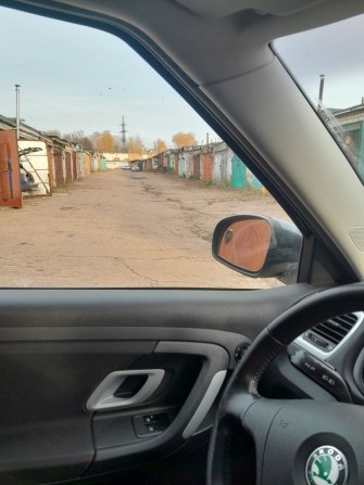 Гараж  Певцы АК 27 кирпичный  угловой состороны под дачами которые  расположены  внизу за заправкой  - фото 1