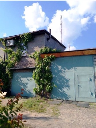 Здвоєний гараж продам, або аренда. 125 кв. м. Вода, електрика і все потрібне. - фото 1