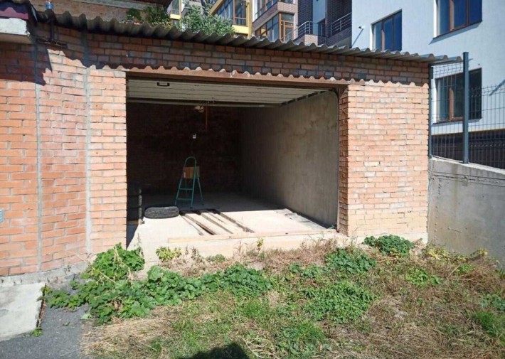 Продаж сучасного, цегляного гаражу в Центрі - фото 1