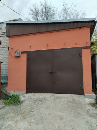 Добротный капитальный гараж  7м × 4м × 2.5м  с электричеством и смотровой ямой в Г/К  Тополёк  ул. Д - фото 1