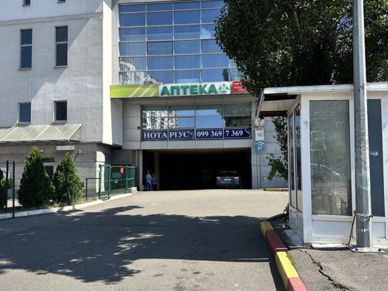 Паркоместо паркінг Дарницький Бульвар 8 а Сільпо  17,5 кв.м. Киев