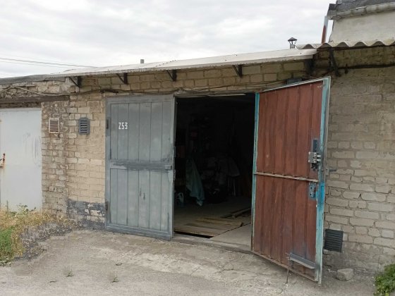 Продам гараж по ул. Красной в кооперативе "Локомотив" Запорожье