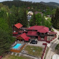 Відпочинковий комплекс "Релакс" з басейном у Микуличині Яремче