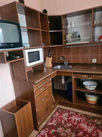 Сдам 1к комн комнатную кв-ру  8500 - фото 1