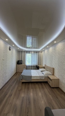 Сдам шикарную квартиру в Новострое на Бессарабской , 2 этаж !!! - фото 1