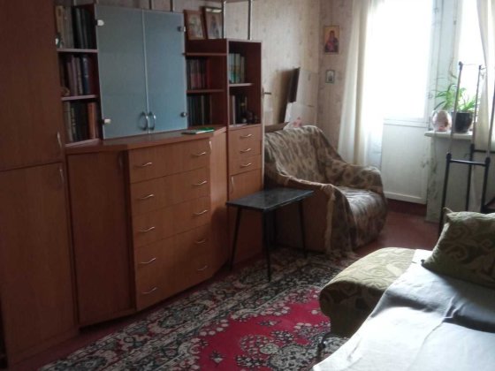 Оренда 2-х кімнатної квартири в мр-ні Артема. Простий житловий стан, техніка та меблі в наявності. З