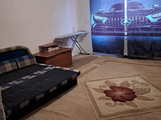 Сдам Зх трёхкомнатную квартиру в центре города возле магазина Пятак сдаю  на любой срок без комисии