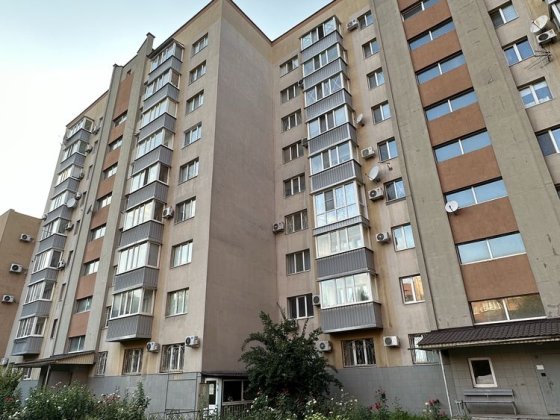 Нова велика квартира в центрі (2 поверх)