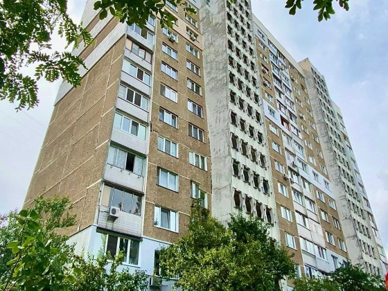 Оренда " 2 кімнатної на проспекті Свободи 3Б