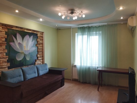 Продам 3 кімнатну квартиру 76 м.кв. вул. Ревуцького 7а метро Харківське 10 хв. громадським транспорт Киев
