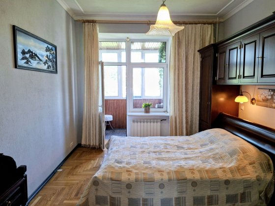 Оренда 2-кімнатної квартири в центрі Києва, вул. Прорізна, 6 (Хрещатик) є паркомісце