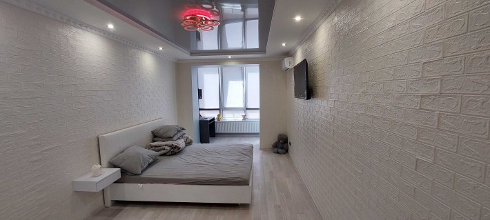 Здаю 1,5  к.кв Княгинин (Центр ) Зонованне планування. Новобудова. - фото 1