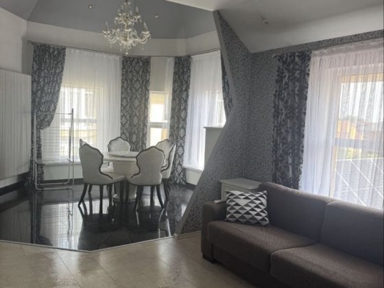 Великогабаритна дворівнева 2к квартира, зарядка електроавтомобіля Луцк